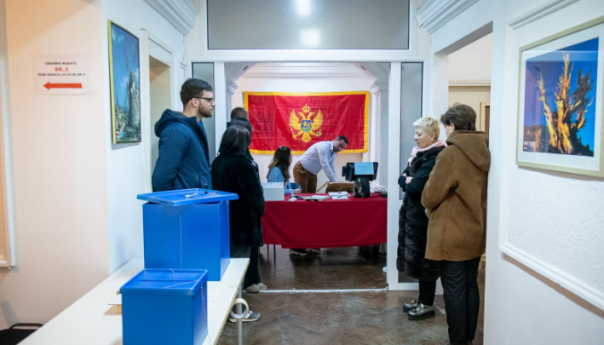 Do 17 sati glasalo više od pola građana Crne Gore