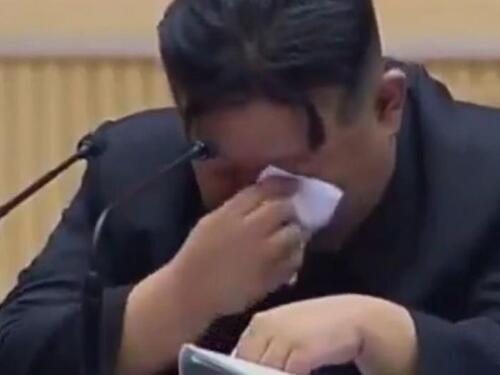 Do sad neviđeno: Kim Jong-un plakao kao malo dijete pred stotinama žena