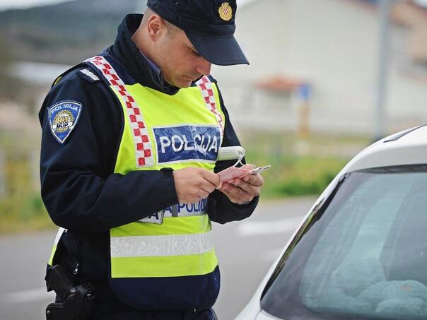 Dobio 19 dana zatvora zbog opasne vožnje