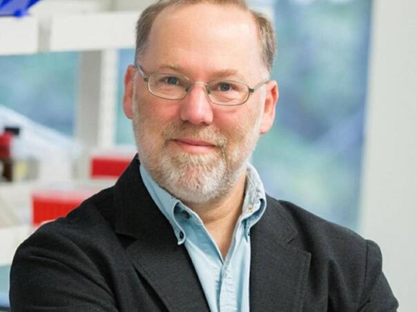 Dobio Nobelovu nagradu, ali ne zna za to, jer je na planinarenju u divljini