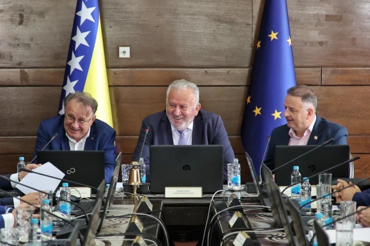 Dobre vijesti za radnike u FBiH: Poslodavci mogu isplatiti do 400 KM pomoći bez poreza