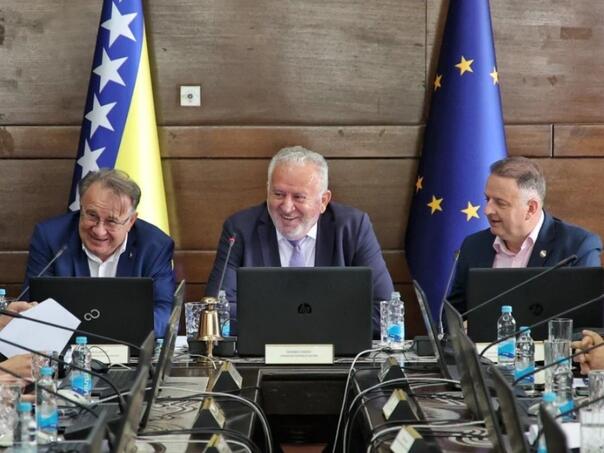 Poslodavci mogu isplatiti do 400 KM pomoći bez poreza