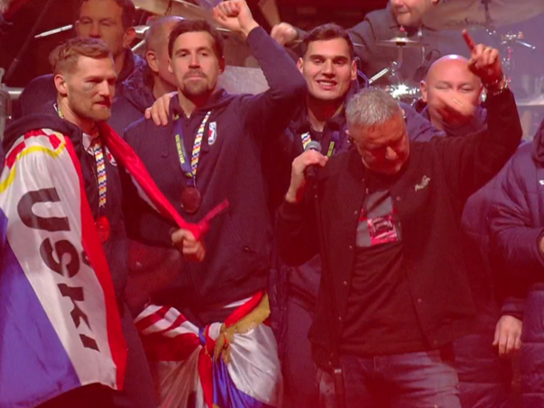 Sport i politika: Thompson, ipak, pjevao na dočeku rukometaša Hrvatske