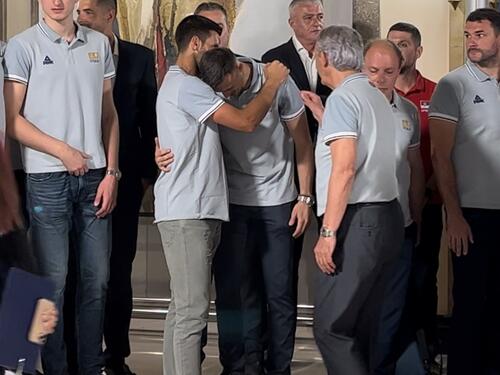 Doček vicešampiona svijeta, na balkonu i Đoković i košarkaši Srbije