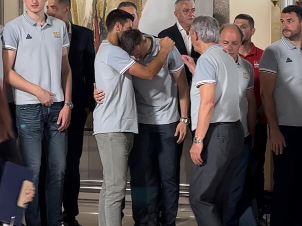 Doček vicešampiona svijeta, na balkonu i Đoković i košarkaši Srbije