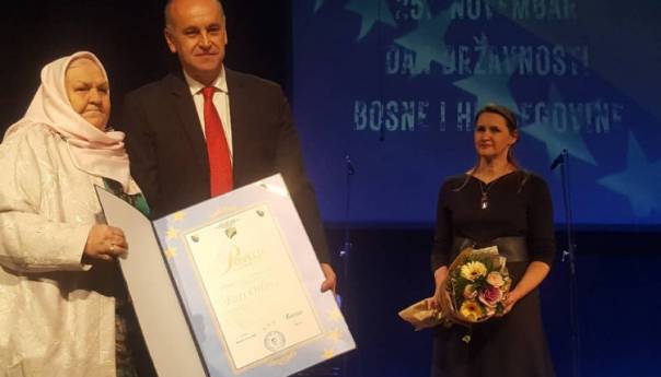 Dodijeljena Povelja Tuzlanskog kantona Fati Orlović