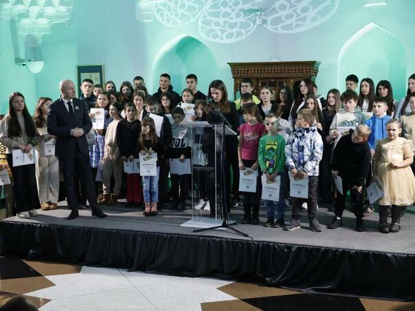 Dodijeljene stipendije "Cvijet Srebrenice", uz poruku da je znanje trajna vrijednost