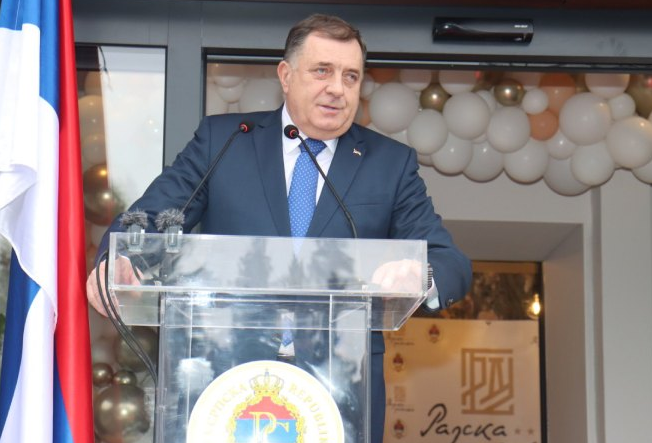 Dodik: Dan RS će se slaviti, ne zanimaju nas 'turisti' poput Schmidta