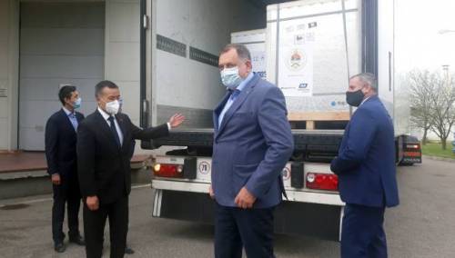 Dodik dočekao prvi kontingent od 80.000 vakcina Sinopharm