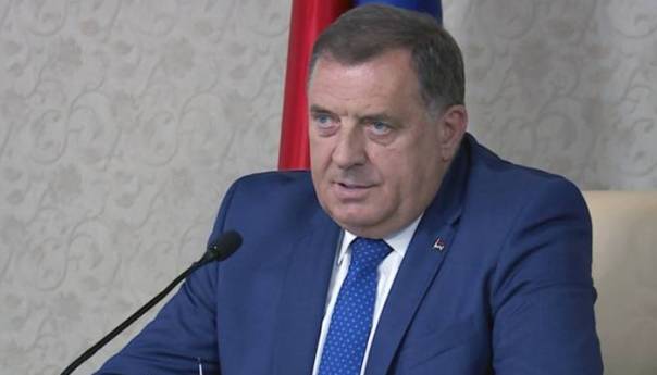 Dodik: Džaferovićev poziv Schmidtu dokaz da je njihov igrač