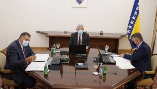 Dodik glasao protiv priznanja Kosova, Džaferović i Komšić nisu glasali