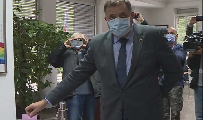 Dodik traži od Srbije državljanstvo za sve građane RS