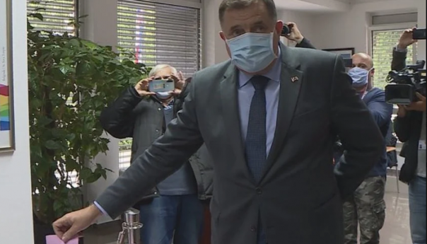 Dodik traži od Srbije državljanstvo za sve građane RS