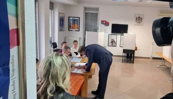 Dodik glasao u Generalnom konzulatu u Banjaluci