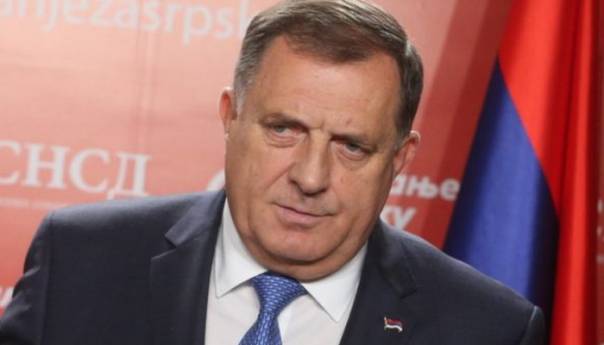 Dodik govorio o sankcijama pa napao Ivanića i Šarovića