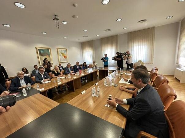 Dodik i Čović predvode sastanak SNSD-a i HDZ-a u Mostaru