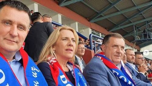 Dodik i Cvijanovićeva bodre Borac sa tribina