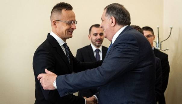 Dodik i Sijarto se obraćaju na Vučićevom skupu!?