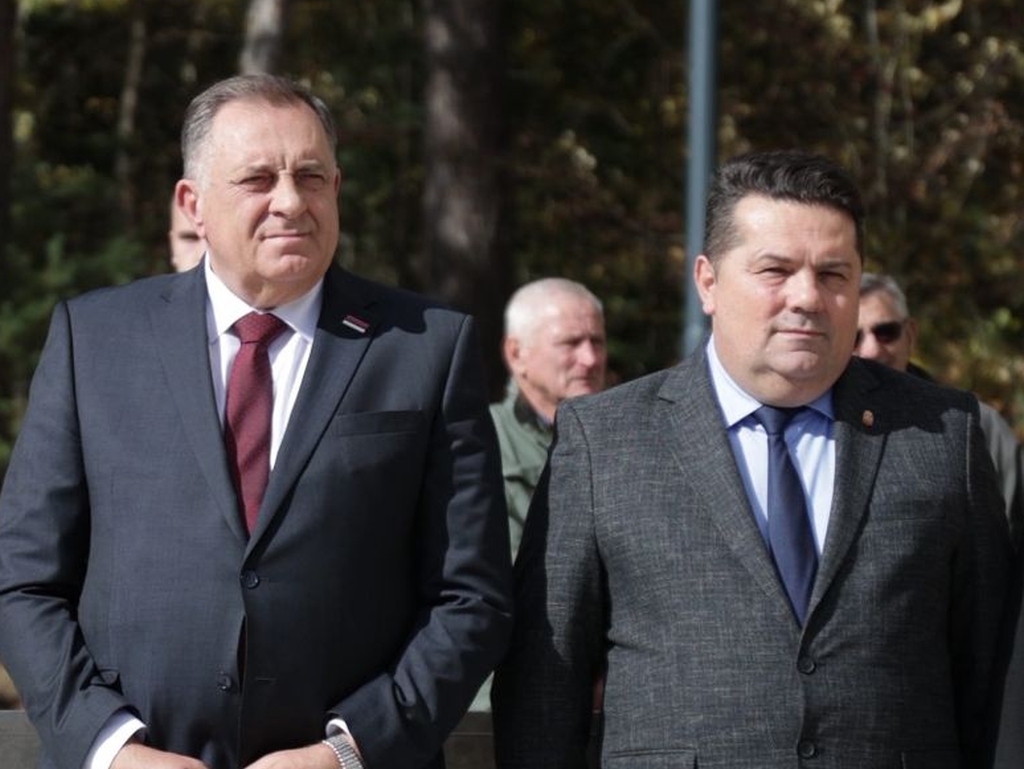Dodik i Stevandić izrazili saučešće porodici zločinca Mladića