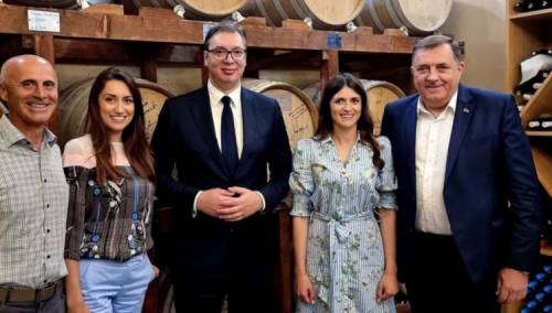 Dodik i Vučić posjetili vinariju