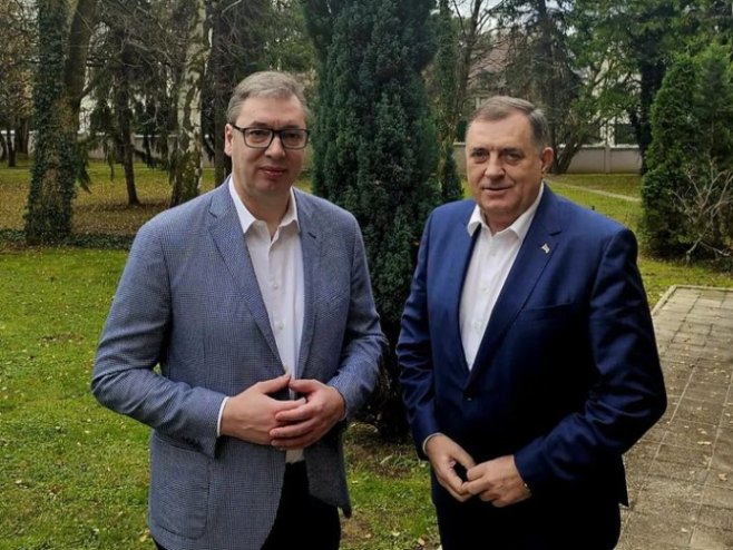Dodik i Vučić: Sutra sinhronizovani vatromet u svim gradovima RS i Beogradu
