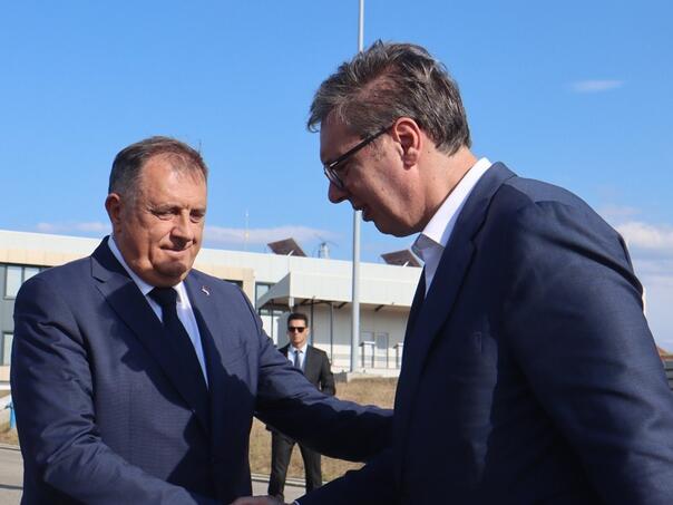 Dodik i Vučić u obilasku kasarne poručili: Srbija je jamac sigurnosti RS