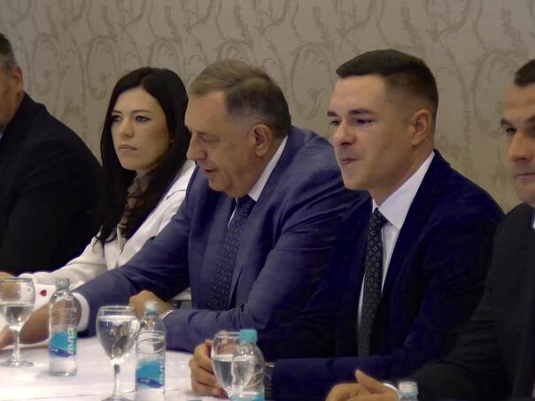 Dodik kod Sanje Vulić: U Doboju glumi predsjednika