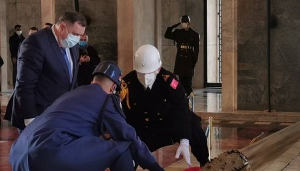Dodik, Komšić i Džaferović u Turskoj odali počast Ataturku