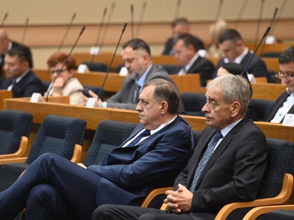 Dodik: Možete li mi naći ijednog Srebreničana koji je stradao u Srebrenici