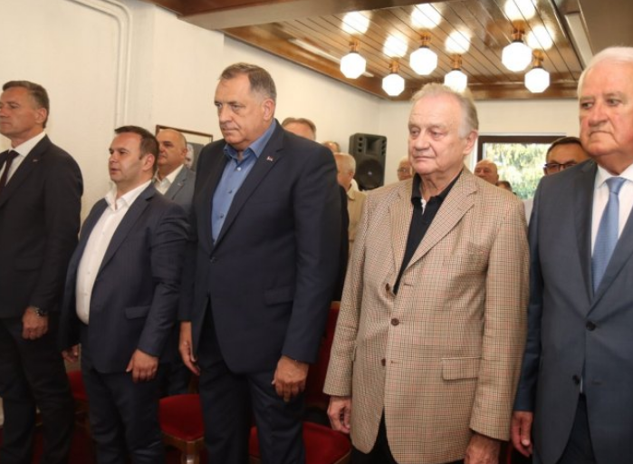 Dodik na posebnoj sjednici Asocijacije 'Stvaraoci RS' - tema 'odbrana RS'