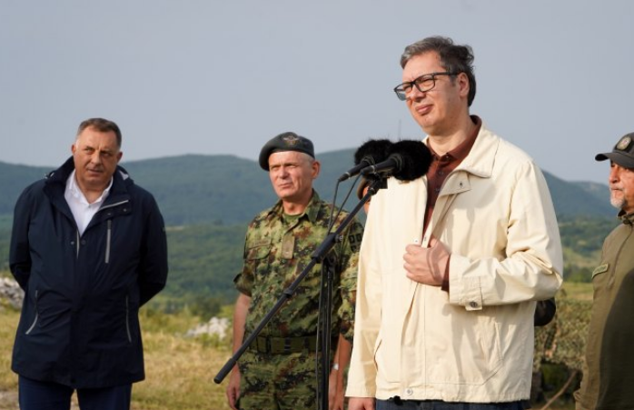 Dodik nakon Milanovića s Vučićem razgledao oružje u Srbiji