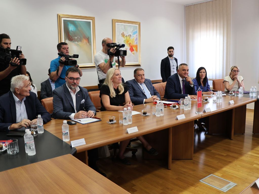 Dodik nakon sastanka s Čovićem: Obezbijediti hrvatskom narodu izbornu jedinicu