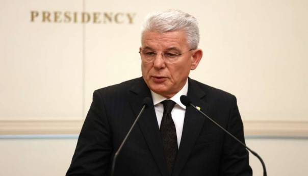 Dodik nakon sastanka s Putinom otpočeo napad na ustavni poredak