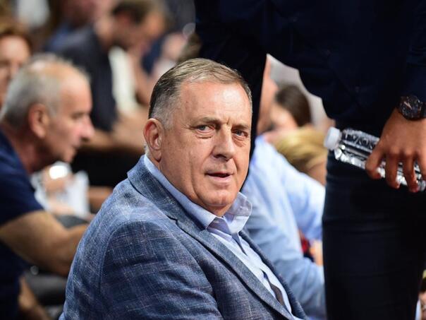 Dodik bulaznio nakon što je izviždan u Beogradu: "Oni nisu Srbi, to su plaćenici..."