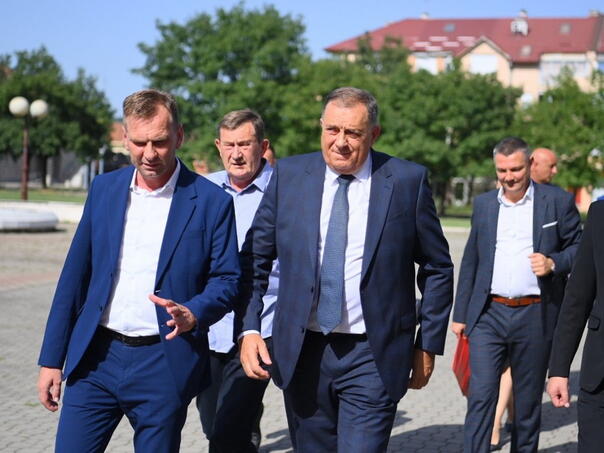 Dodik: Ne priznajemo Ustavni sud BiH, i Bogu sude samo Schmidtu ne sude