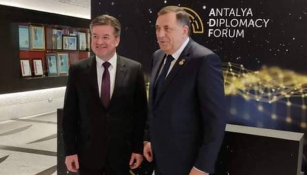 Dodik: Neće Schmidt određivati hoću li u političku penziju