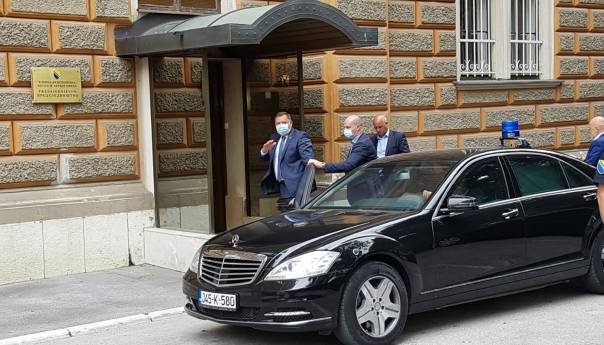 Dodik neće više davati izjave ispred zgrade Predsjedništva