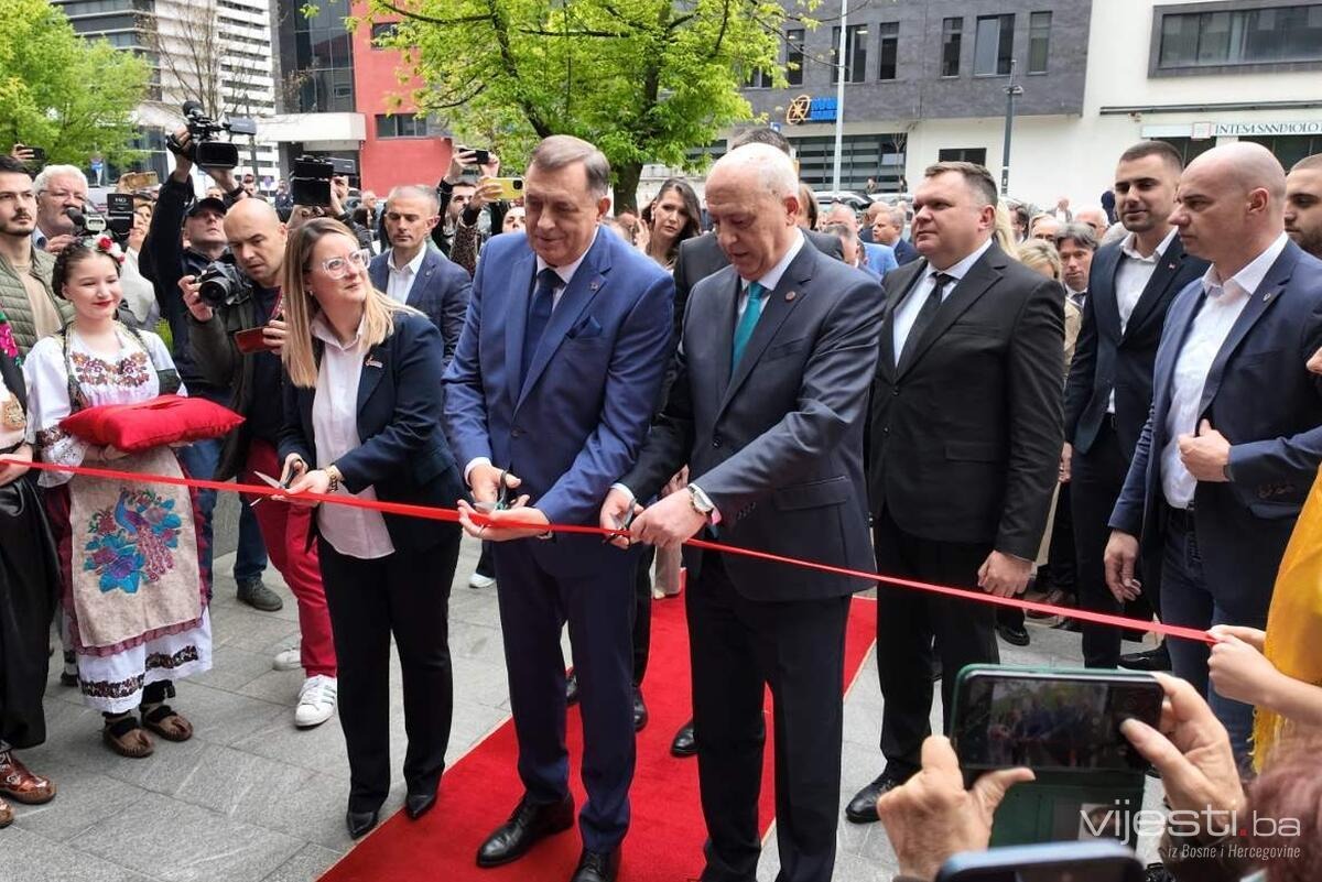 Dodik: Nećemo poštovati odluke Schmidta, nema šanse da se predam