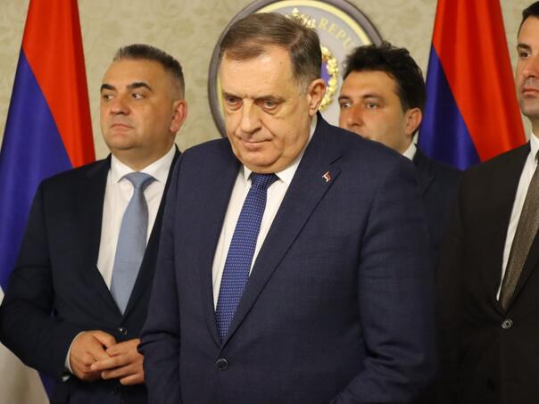 Dodik: Neću poštovati odluku, ja sam predsjednik RS