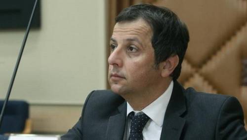 Dodik nema podršku Srbije niti Rusije, sam srlja u propast