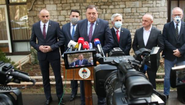 Dodik: Nismo za rat; RS se danas zadužila još 300 miliona eura