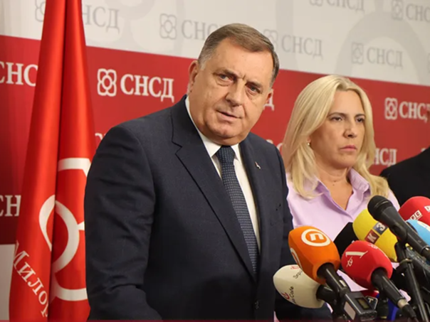 Dodik o Schmidtu i optužnici: Pripadnici Oružanih snaga spremni povući se u RS!