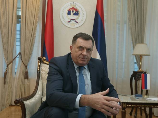 Dodik o Schmidtu: Nemamo namjeru sarađivati s licima sumnjivih mandata