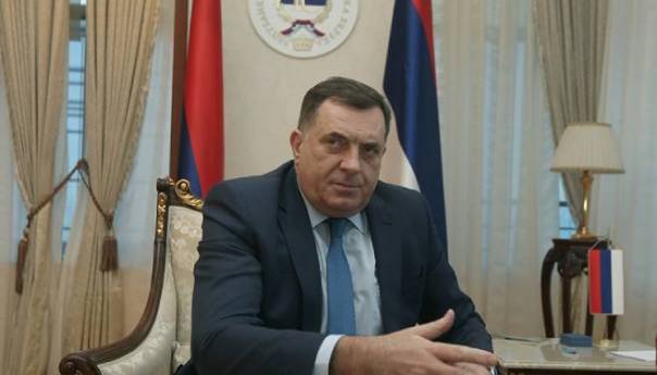 Dodik o Schmidtu: Nemamo namjeru sarađivati s licima sumnjivih mandata