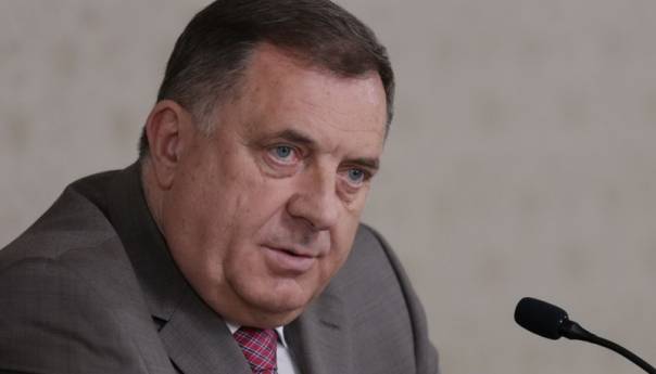 Dodik opet o Schmidtu i bonskim ovlastima: Srbija i Hrvatska treba da prate