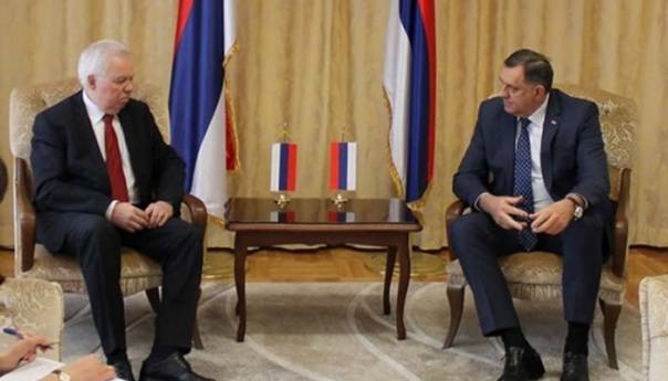Dodik: Ostajemo dosljedni stavu da ne učestvujemo u donošenju odluka
