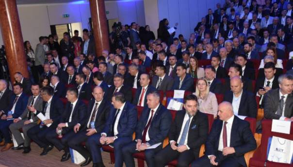 Dodik: Otvorićemo kongresni centar posvećen energetici