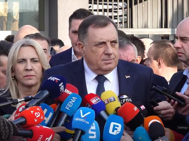 Dodik: Pitanje je ima li SNSD o čemu razgovarati s Trojkom