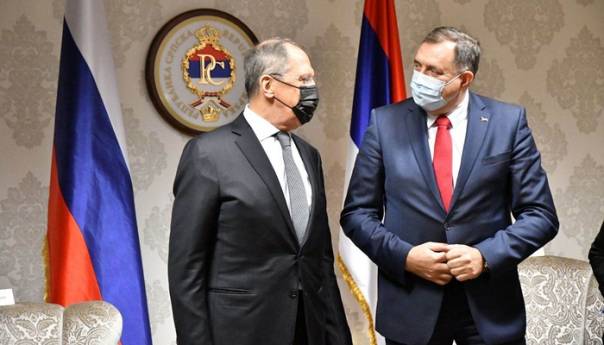 Dodik poklonio Lavrovu ikonu u pozlati staru 300 godina