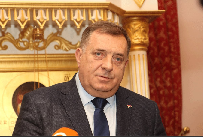 Dodik: Ponosan sam na srpski narod koji se okuplja oko SPC